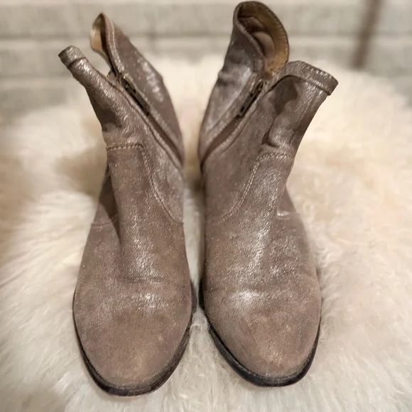 Seychelles Score Rockabilly Distressed Metallic Gray Leather Ankle Boots - Picture 4 of 13